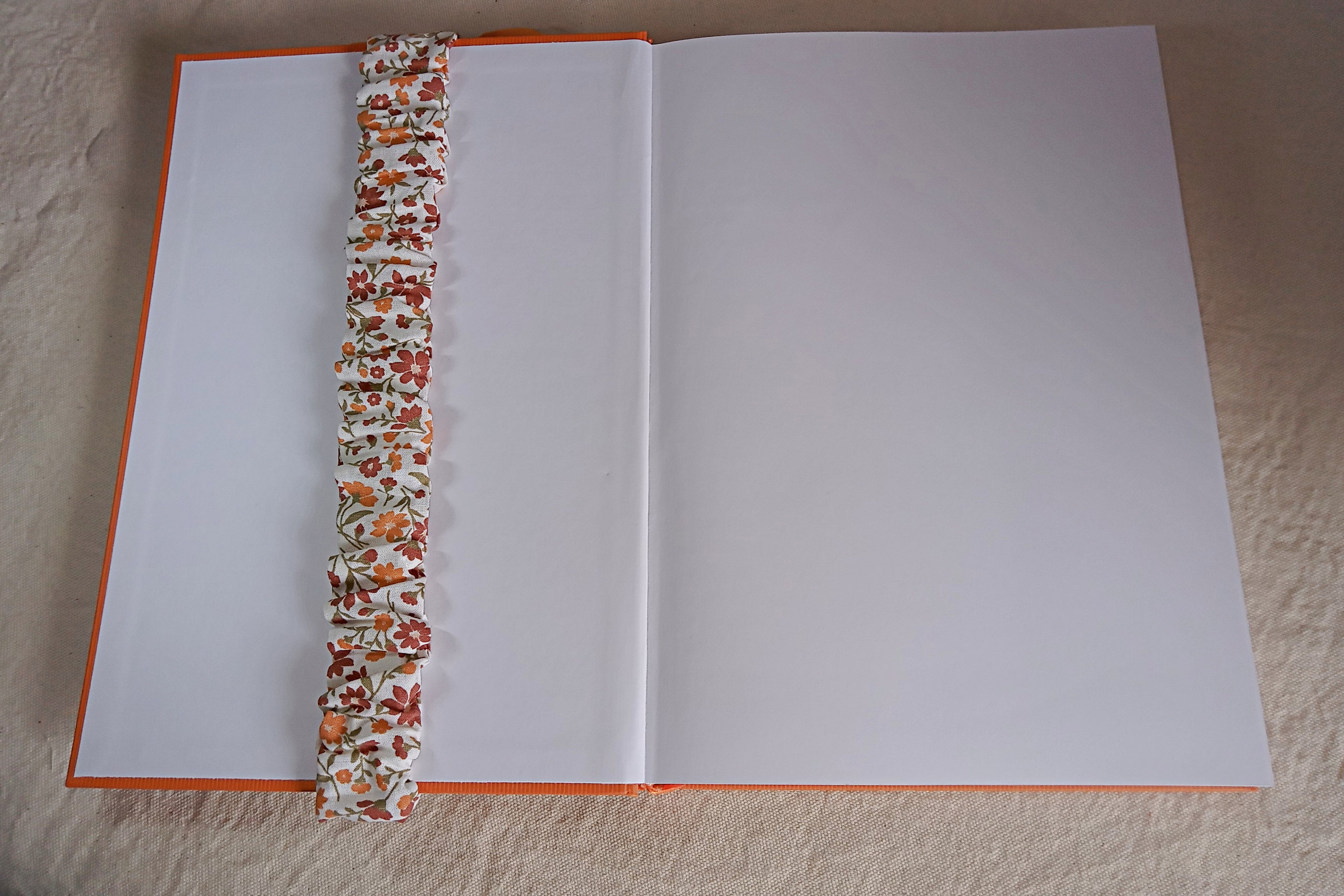 Astuccio da agenda piccolo - cotone 100% Fiorellini arancio e marrone, fatto a mano