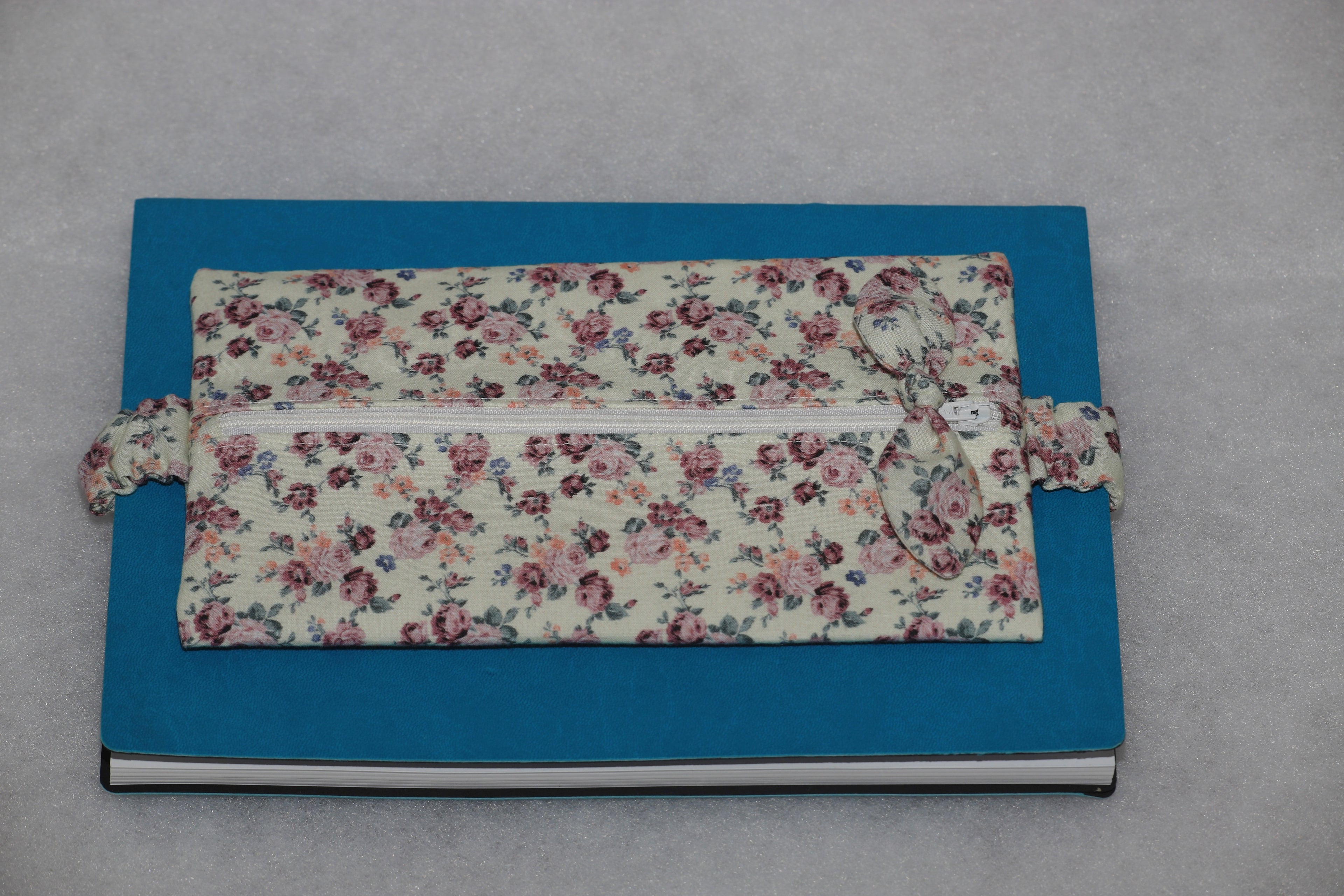 Astuccio da agenda grande - cotone 100% Roselline lilla, fatto a mano