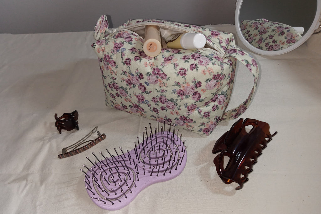 Beauty case trapuntato artigianale - Roselline lilla (Pezzo unico)