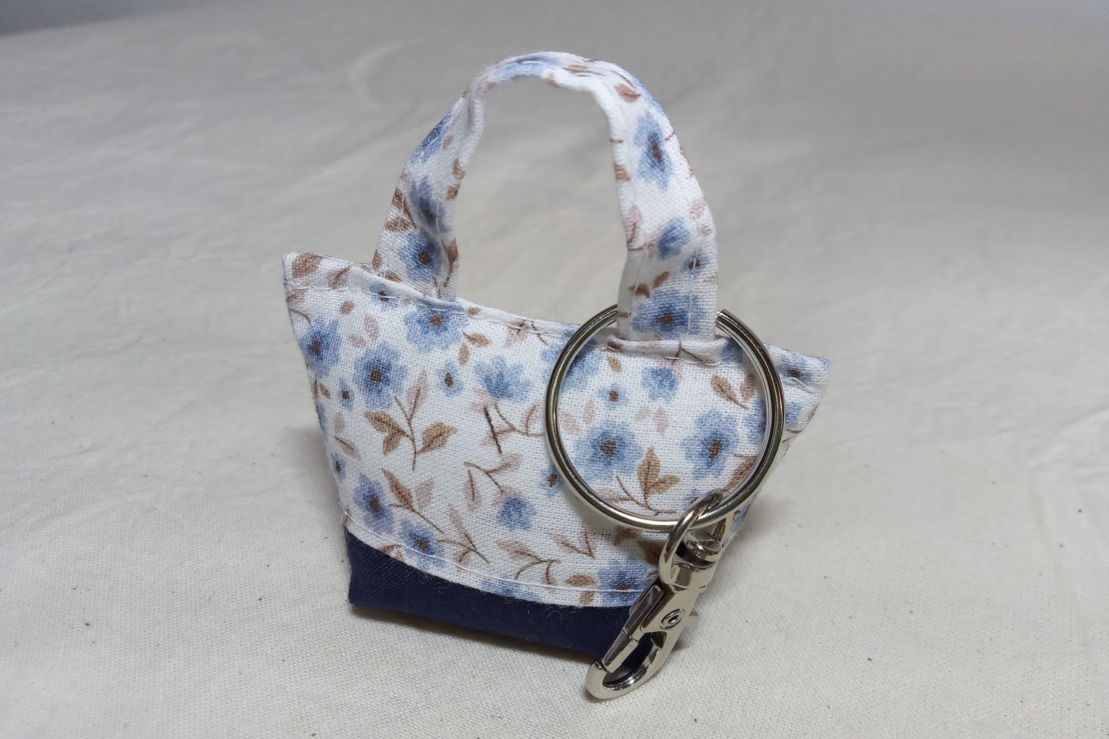 Portachiavi mini borsa artigianale – Pezzo unico fatto a mano