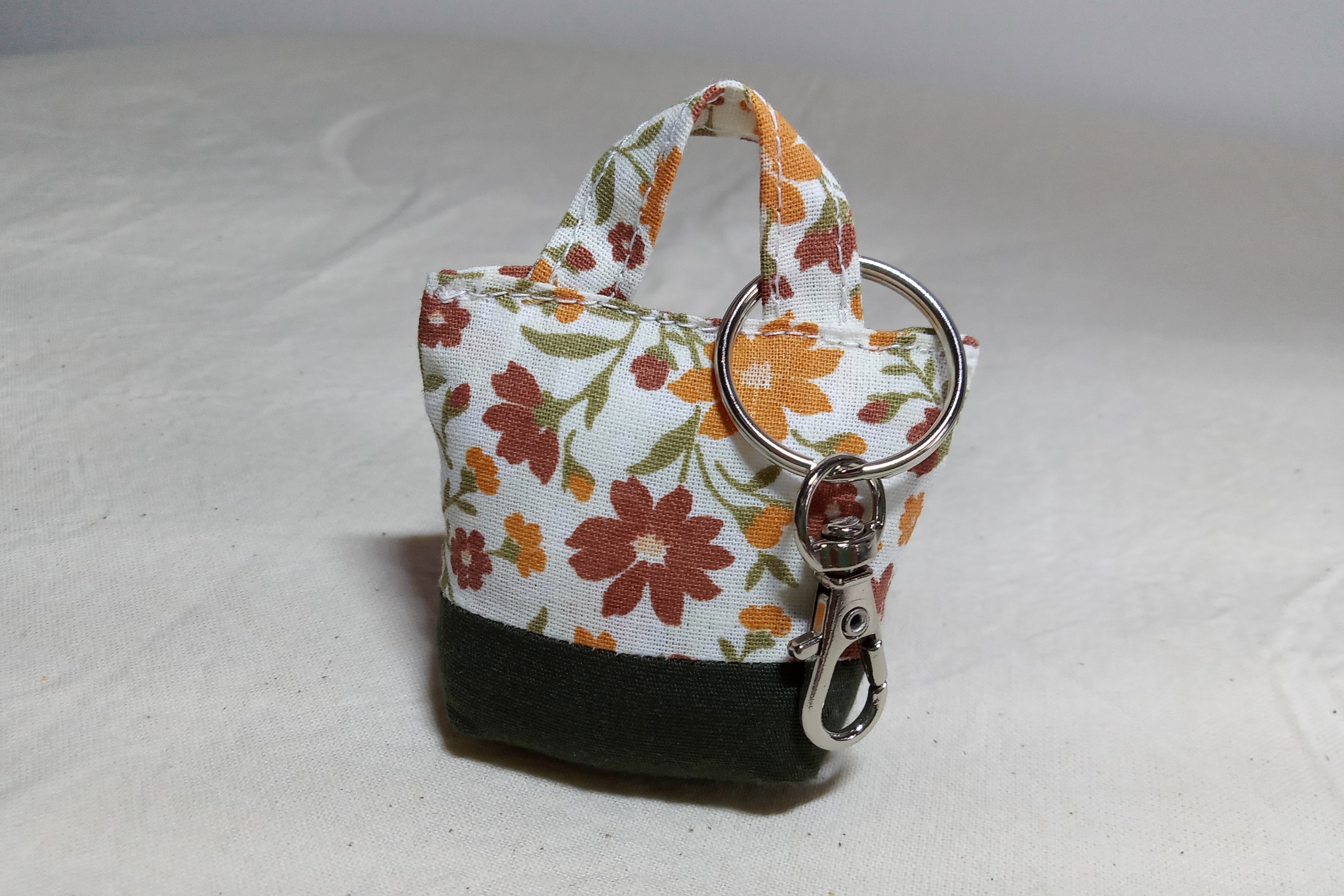 Portachiavi mini borsa artigianale – Pezzo unico fatto a mano